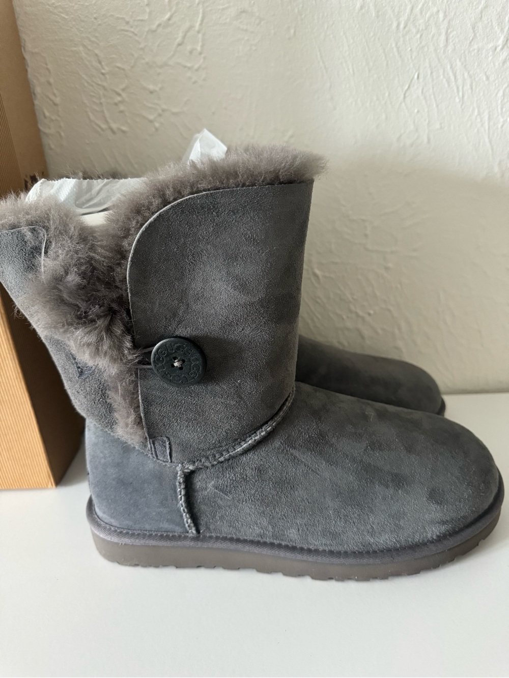 UGG Bailey Button Boot Sz 9 - Picture 3 of 10